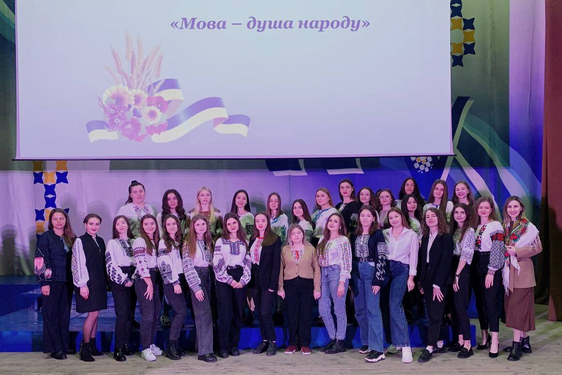 Студенти-філологи з організатором М.Наливайко